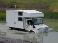 Wasserdurchfahrt_Unimog.jpg