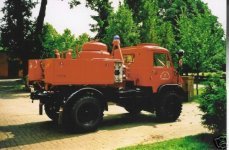 unimog 404 trolf von der seite 2.jpg