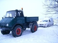 Zwischendurch festgefahrene Autos befreit.jpg