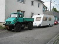 406 mit Wohnwagen.JPG