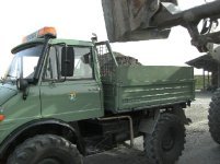 Unimog beim Sandholen.JPG
