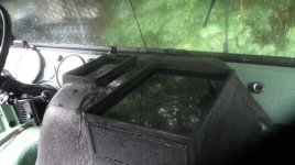Nasser Mog - Wasser steht in der Motorhaubeabdeckung.jpg