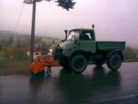 K640_Unimog mit Kehrmaschiene.JPG