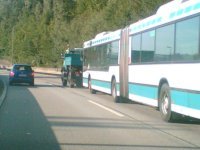 unimog_zieht_bus.jpg