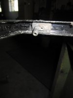 Drehpunkt oben mit der Schraube gehalten.JPG