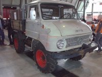 1365px-Unimog_411c_34PS_1966.jpeg