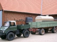 Unimog mit Wasserfass.jpg