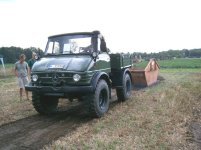 Unimog zieht Container.jpg